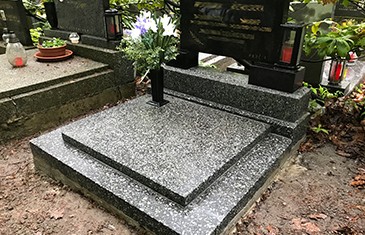 Urnový hrob - Triquetra